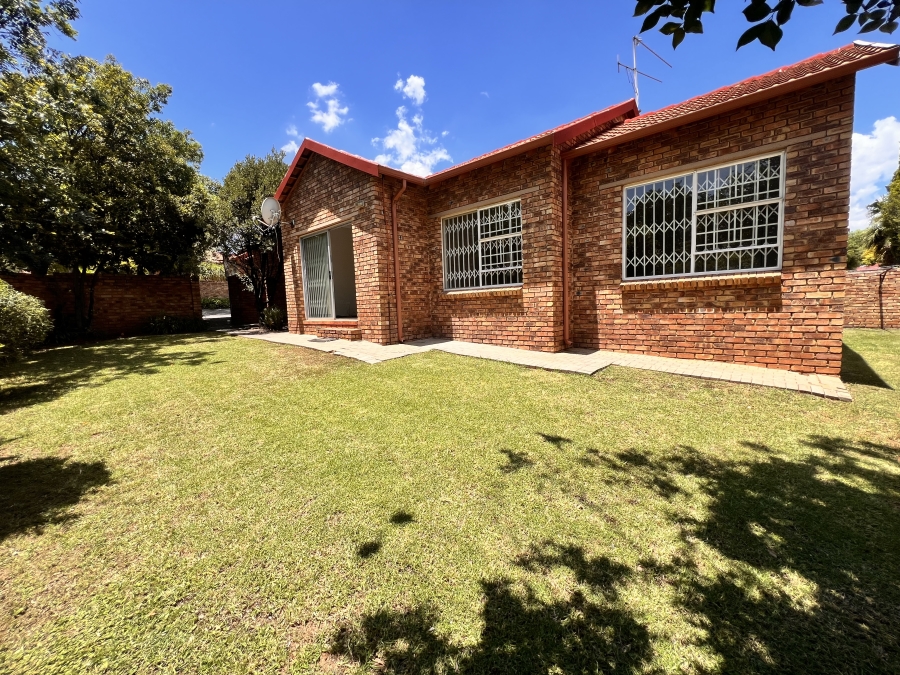 To Let 2 Bedroom Property for Rent in Kyalami Hills Gauteng