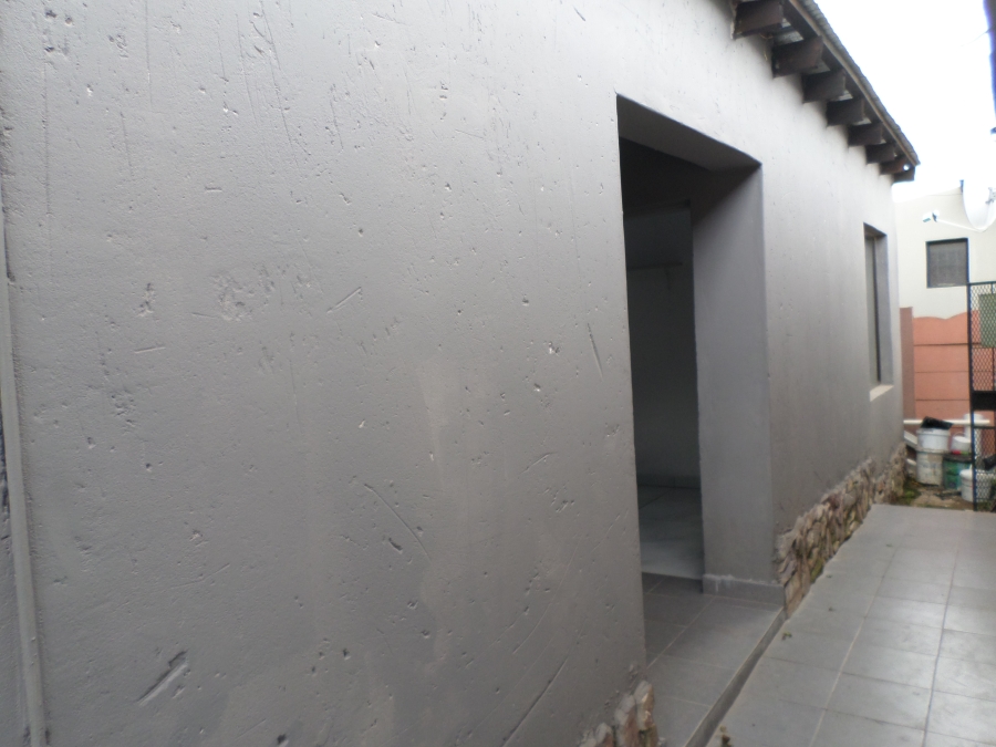 To Let 1 Bedroom Property for Rent in Coronationville Gauteng