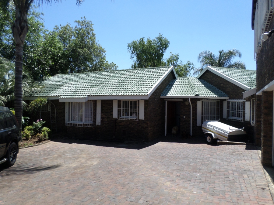 To Let 4 Bedroom Property for Rent in Randpark Ridge Gauteng