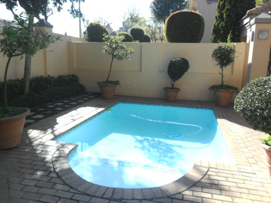 1 Bedroom Property for Sale in Lonehill Gauteng