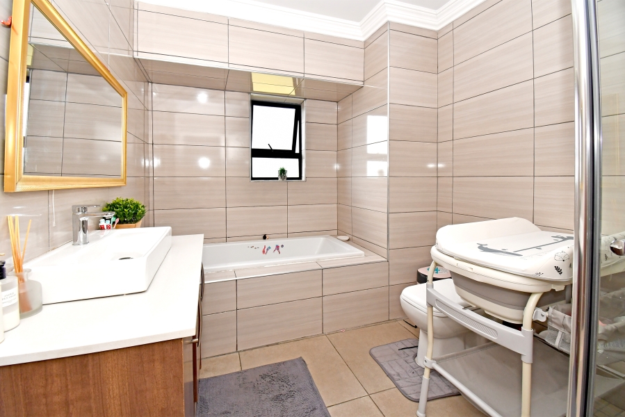 4 Bedroom Property for Sale in Copperleaf Estate Gauteng