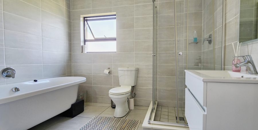 2 Bedroom Property for Sale in Waterfall Gauteng