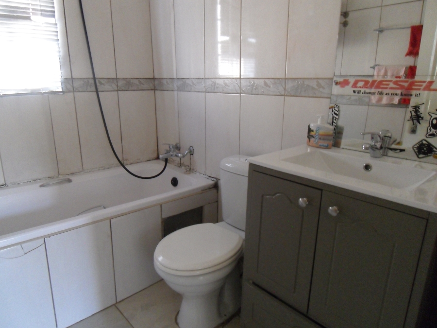 3 Bedroom Property for Sale in Kew Gauteng