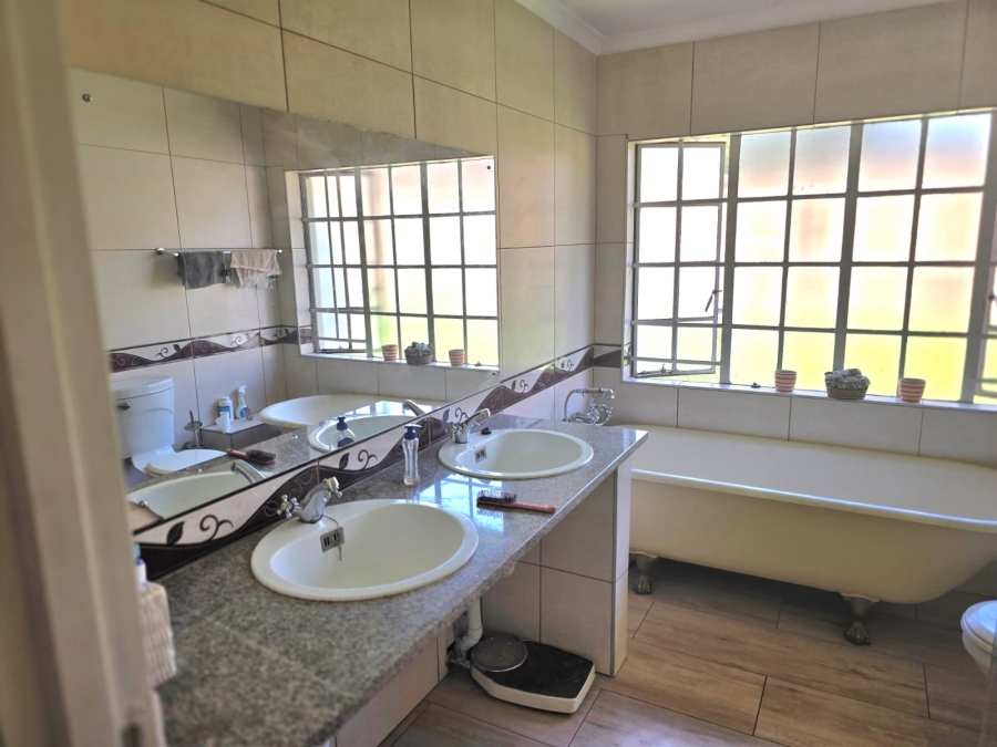 4 Bedroom Property for Sale in Glen Austin Gauteng