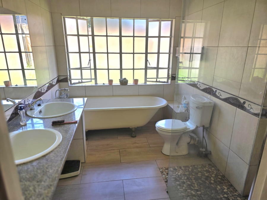 4 Bedroom Property for Sale in Glen Austin Gauteng