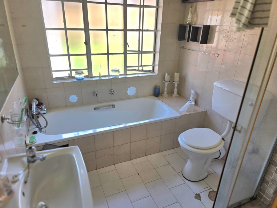 4 Bedroom Property for Sale in Glen Austin Gauteng
