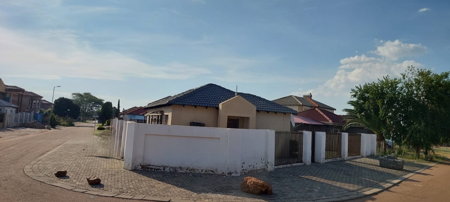 3 Bedroom Property for Sale in Rosslyn Gauteng