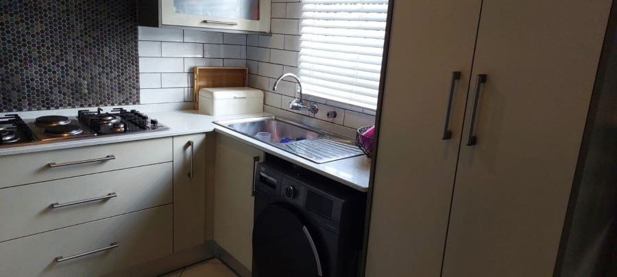 3 Bedroom Property for Sale in Rosslyn Gauteng