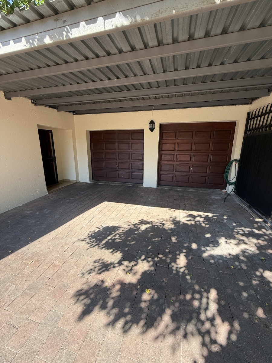 2 Bedroom Property for Sale in Garsfontein Gauteng