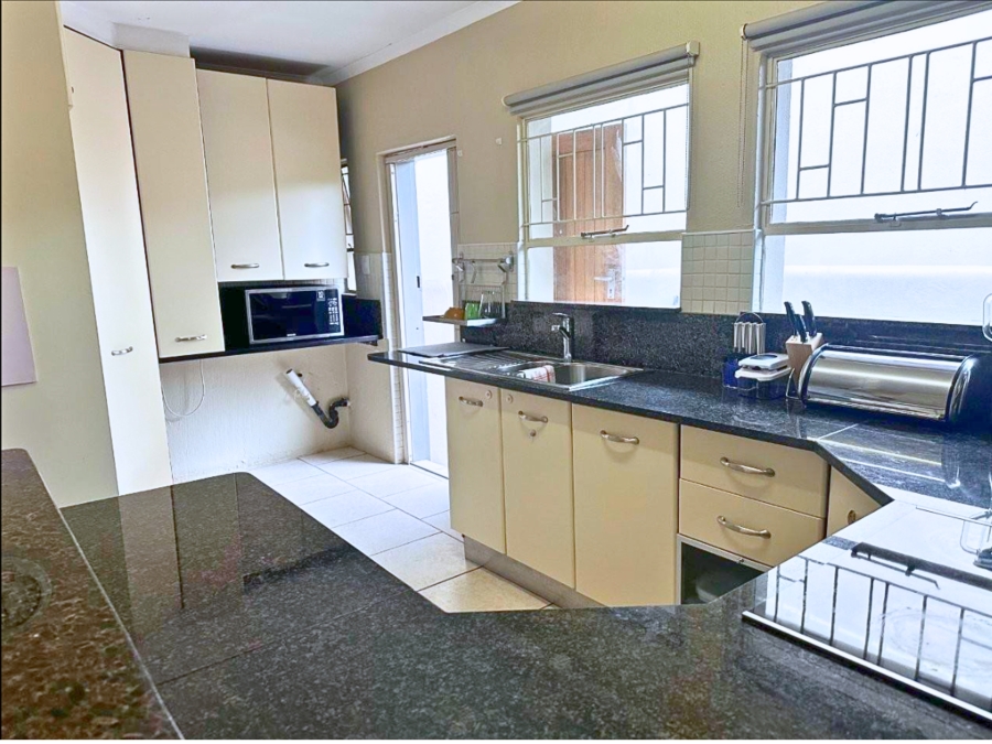 3 Bedroom Property for Sale in Die Hoewes Gauteng