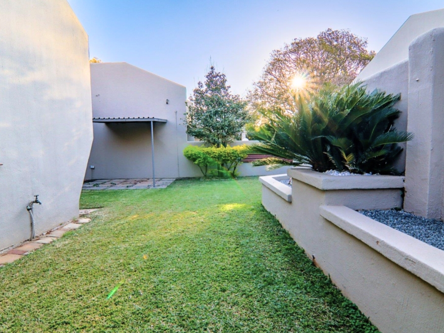 3 Bedroom Property for Sale in Die Hoewes Gauteng