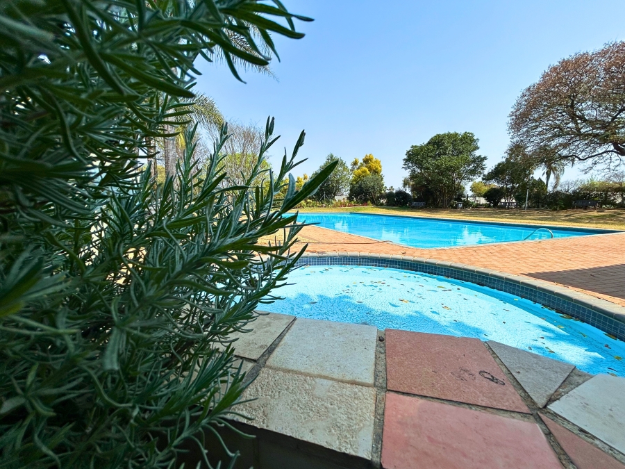 3 Bedroom Property for Sale in Die Hoewes Gauteng