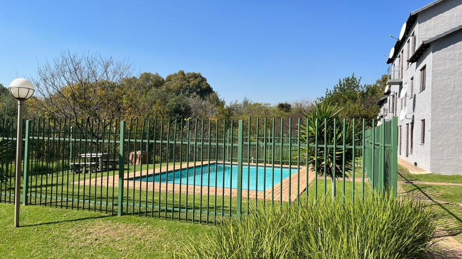 1 Bedroom Property for Sale in Paulshof Gauteng