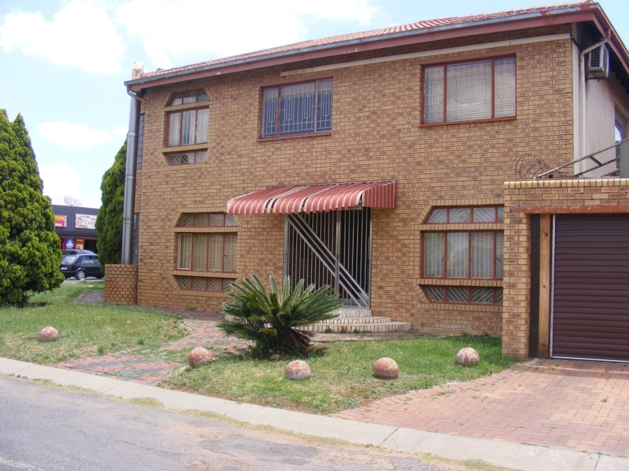 8 Bedroom Property for Sale in Lenasia South Gauteng