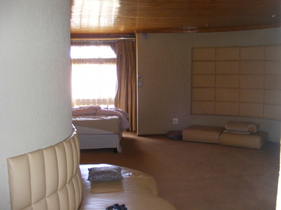 8 Bedroom Property for Sale in Lenasia South Gauteng