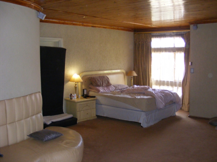 8 Bedroom Property for Sale in Lenasia South Gauteng