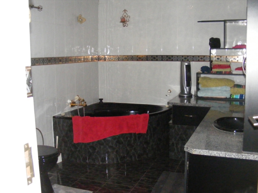 8 Bedroom Property for Sale in Lenasia South Gauteng