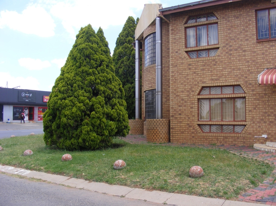 8 Bedroom Property for Sale in Lenasia South Gauteng
