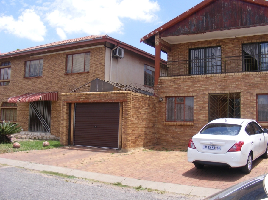 8 Bedroom Property for Sale in Lenasia South Gauteng