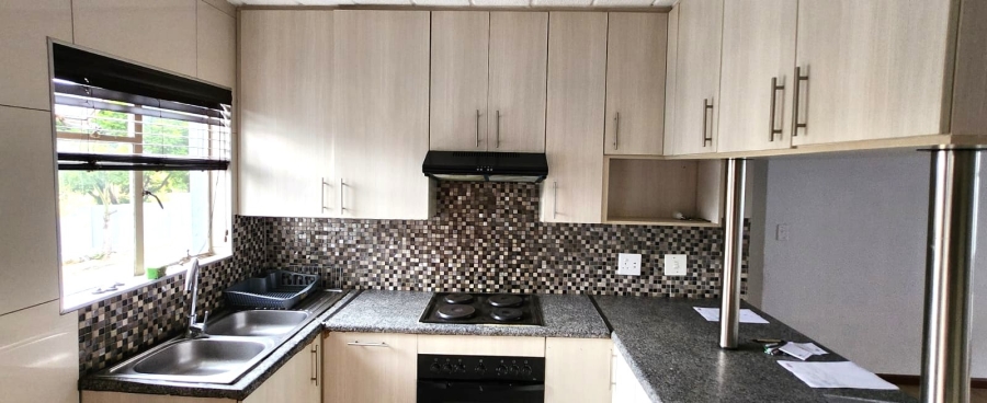 3 Bedroom Property for Sale in Linmeyer Gauteng