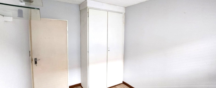 3 Bedroom Property for Sale in Linmeyer Gauteng