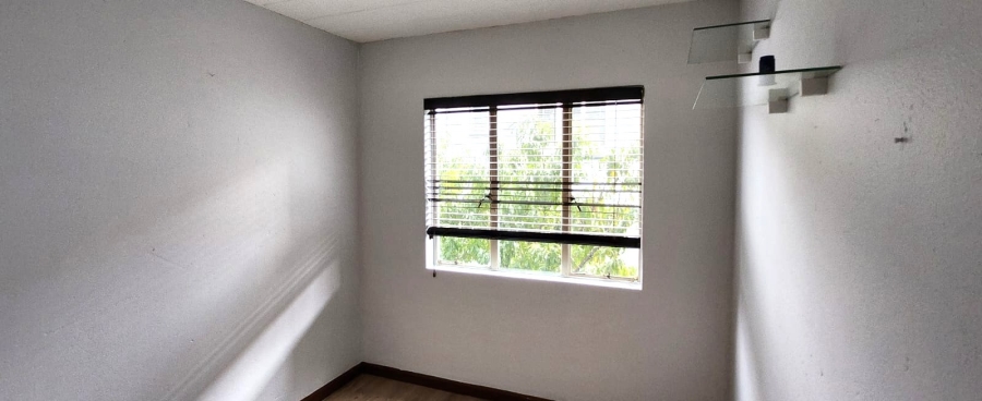 3 Bedroom Property for Sale in Linmeyer Gauteng