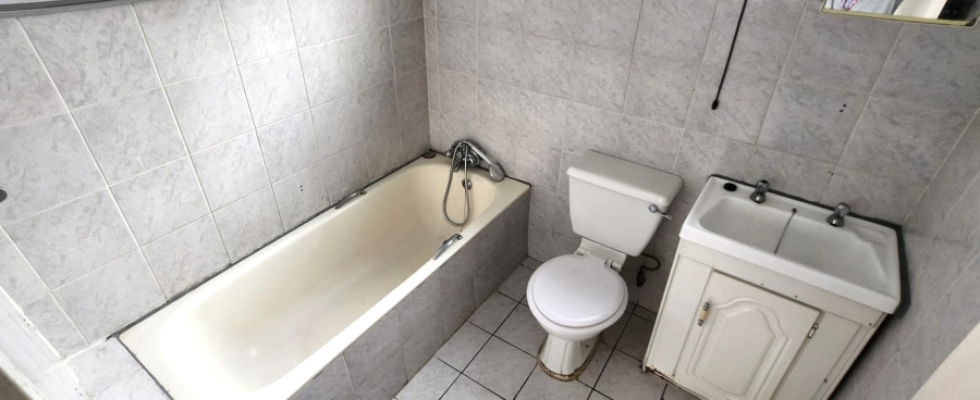 3 Bedroom Property for Sale in Linmeyer Gauteng