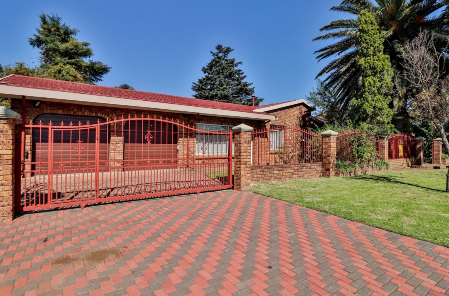 3 Bedroom Property for Sale in Mackenzie Park Gauteng