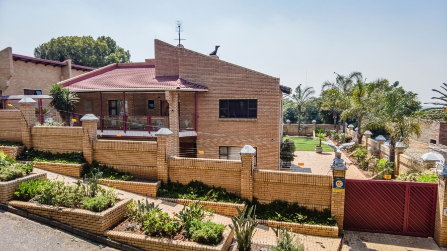 8 Bedroom Property for Sale in Observatory Gauteng