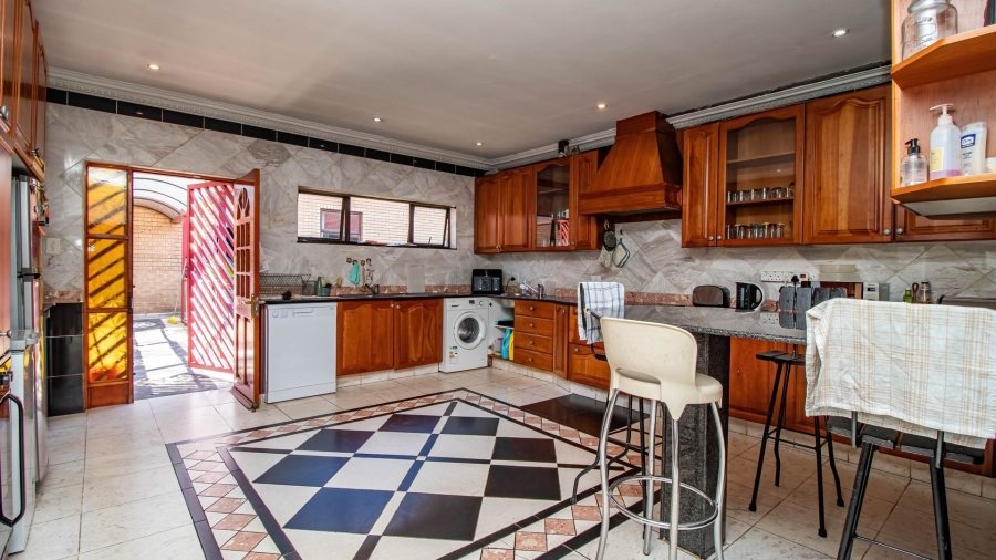 8 Bedroom Property for Sale in Observatory Gauteng