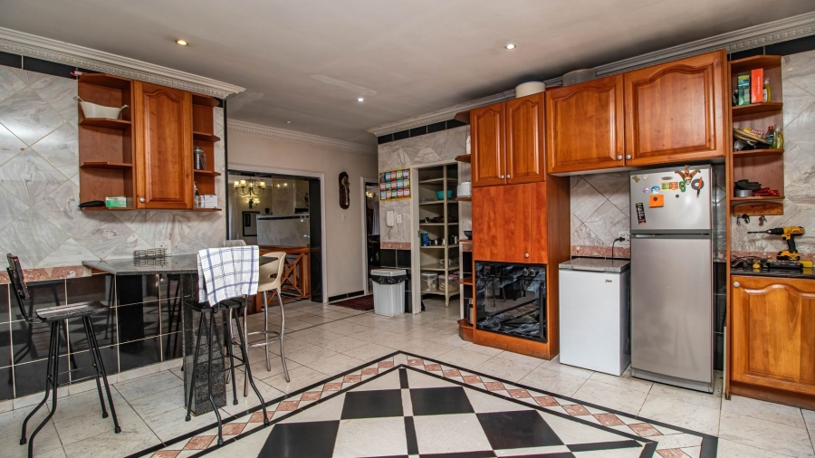 8 Bedroom Property for Sale in Observatory Gauteng