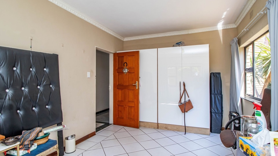 8 Bedroom Property for Sale in Observatory Gauteng