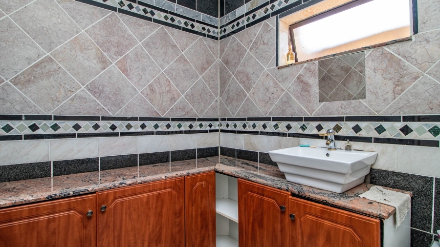 8 Bedroom Property for Sale in Observatory Gauteng