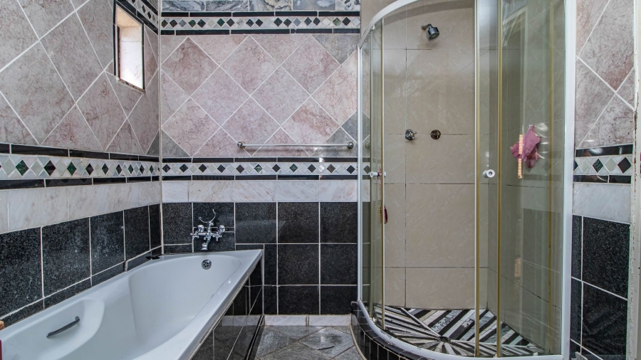 8 Bedroom Property for Sale in Observatory Gauteng