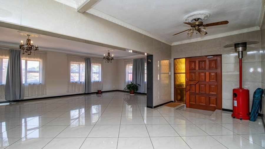 8 Bedroom Property for Sale in Observatory Gauteng