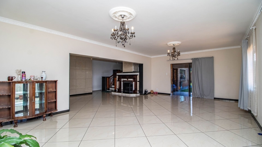 8 Bedroom Property for Sale in Observatory Gauteng