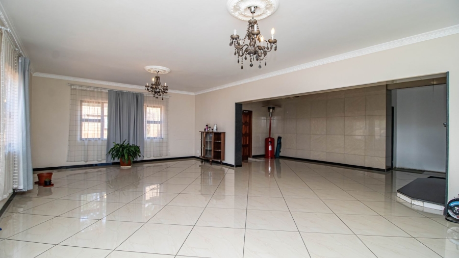 8 Bedroom Property for Sale in Observatory Gauteng