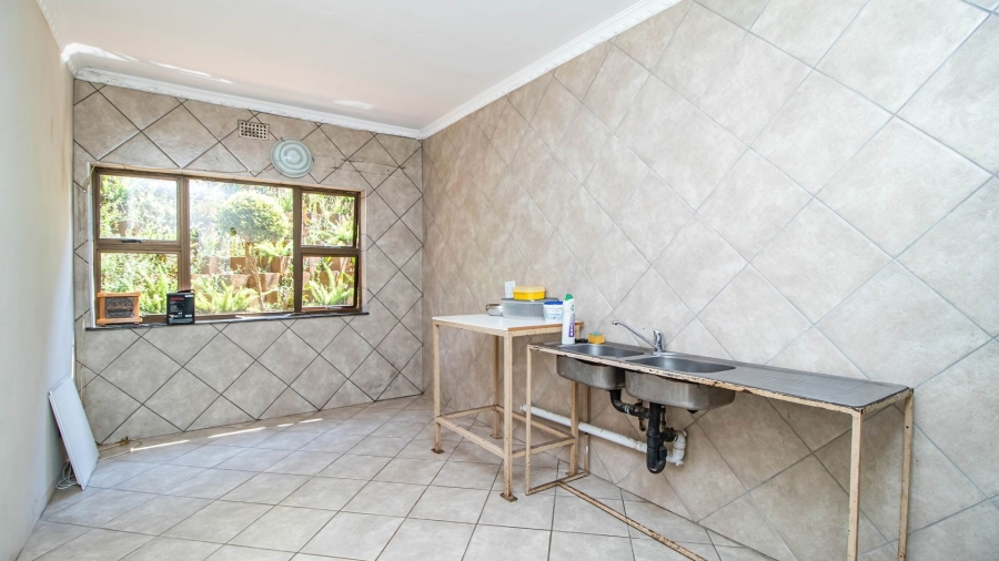 8 Bedroom Property for Sale in Observatory Gauteng