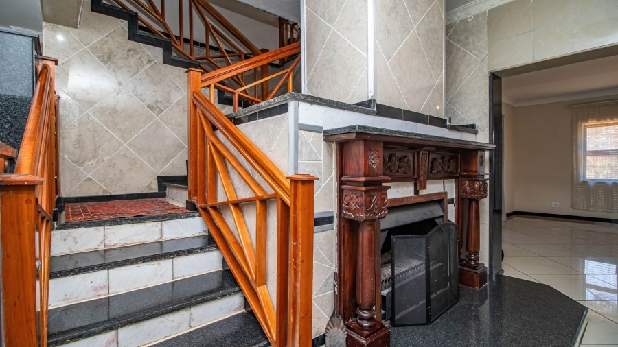 8 Bedroom Property for Sale in Observatory Gauteng