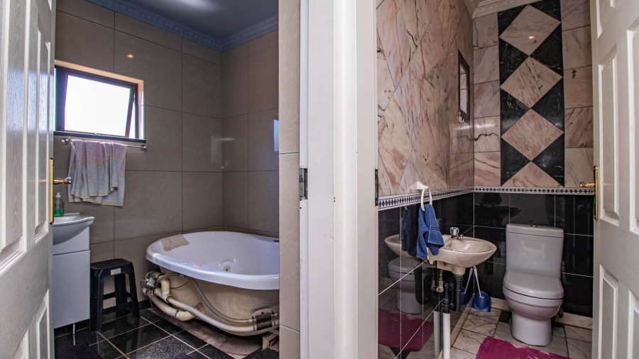 8 Bedroom Property for Sale in Observatory Gauteng