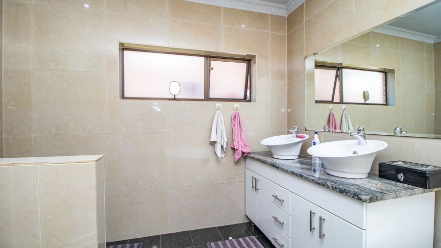 8 Bedroom Property for Sale in Observatory Gauteng