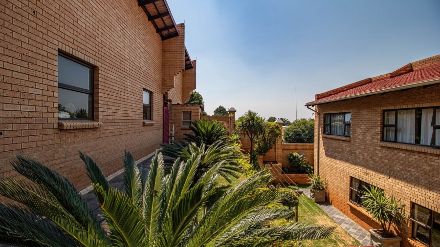 8 Bedroom Property for Sale in Observatory Gauteng