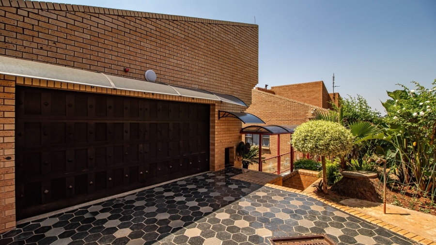 8 Bedroom Property for Sale in Observatory Gauteng