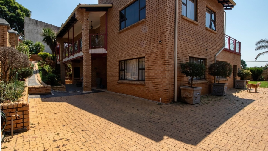 8 Bedroom Property for Sale in Observatory Gauteng