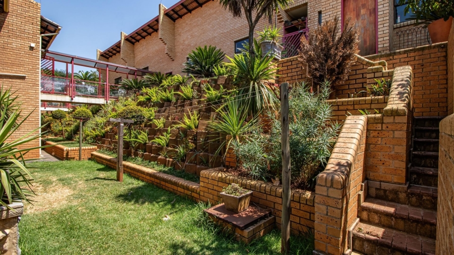 8 Bedroom Property for Sale in Observatory Gauteng