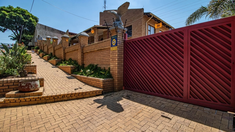 8 Bedroom Property for Sale in Observatory Gauteng