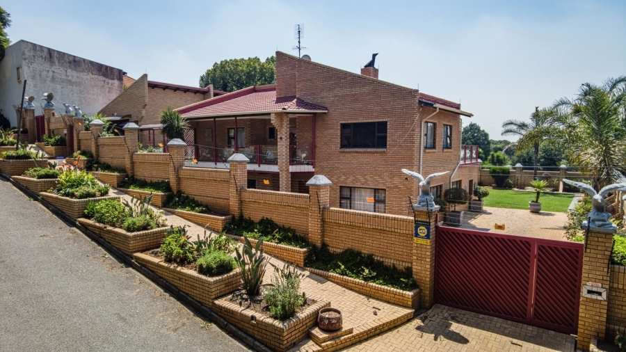 8 Bedroom Property for Sale in Observatory Gauteng