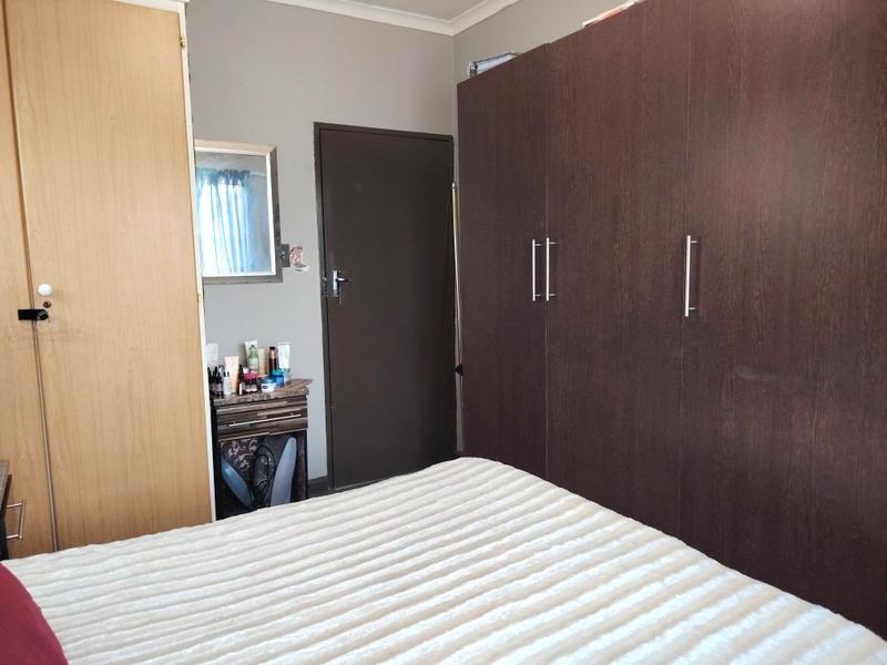 2 Bedroom Property for Sale in Glen Marais Gauteng