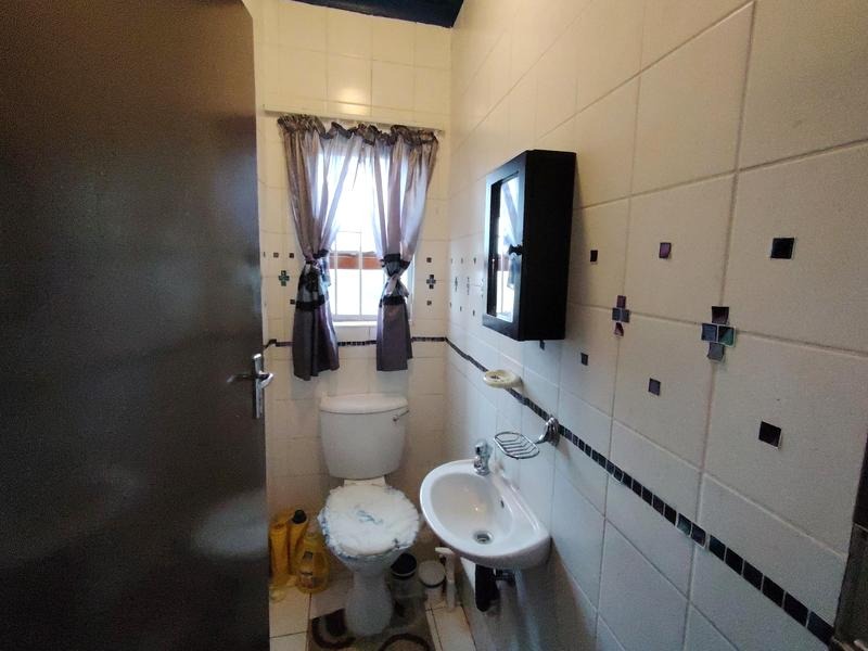 2 Bedroom Property for Sale in Glen Marais Gauteng