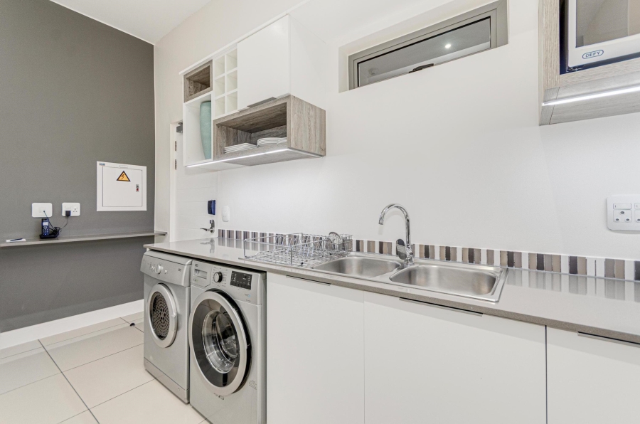 To Let 2 Bedroom Property for Rent in Rosebank Gauteng